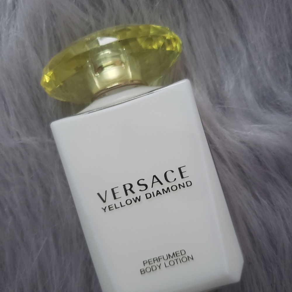 Versace yellow diamond